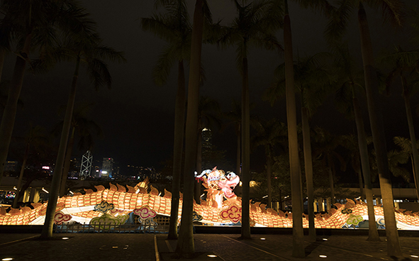 Lunar New Year Thematic Lantern Display – Flying High with the Golden Dragon